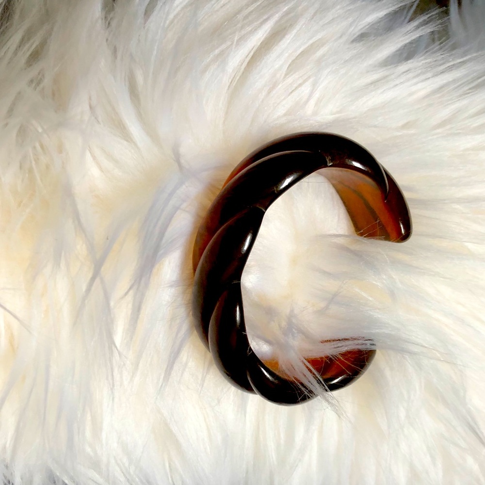 ✨🆕✨J. CREW // Large carved resin cuff - Picture 2 of 3